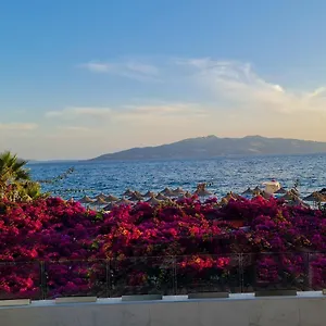 4 On The Bay Villa
